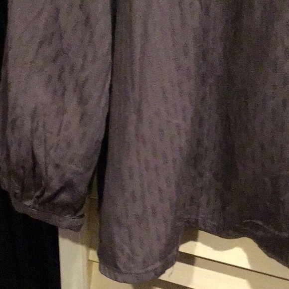 Gray V- neck, full sleeve blouse . Size 1X - Picture 4 of 6